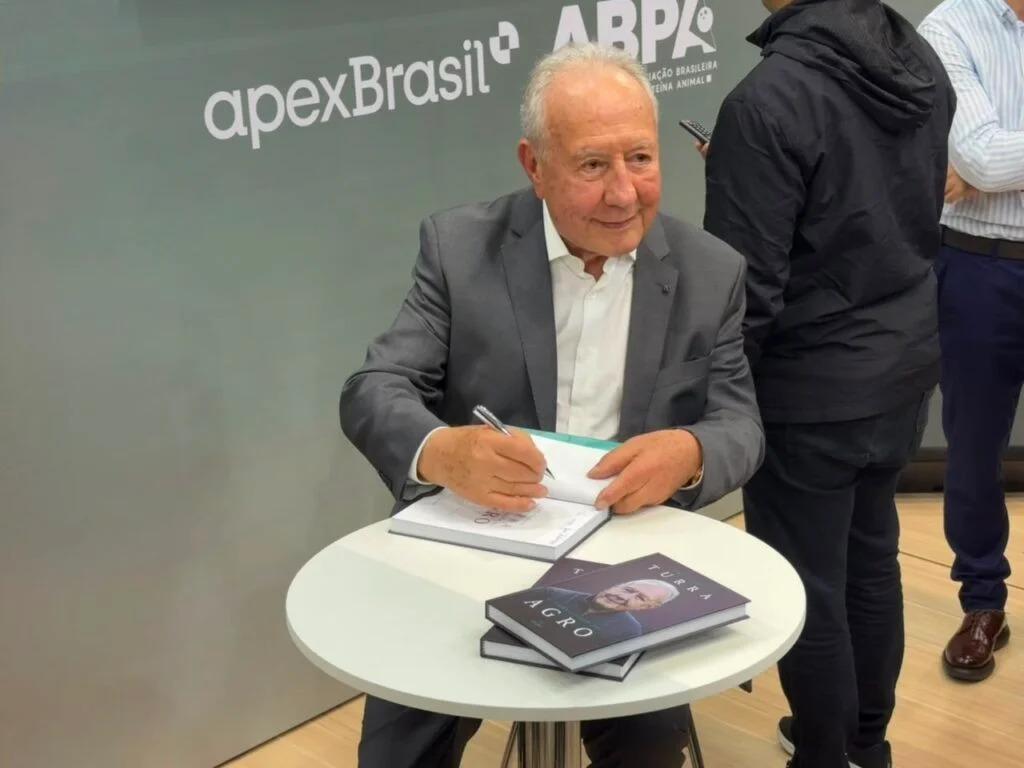 Francisco Turra lança biografia “O Embaixador do Agro”